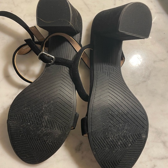 Brand new black suede sandals - Picture 3 of 3